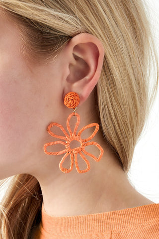 Vrolijke oranje bloem oorhangers. Ideaal voor Koningsdag! 2 paar