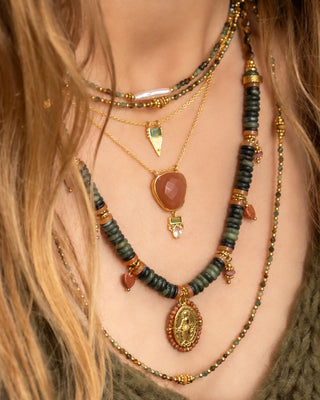 Muja Juma Collier tiger eye mixed gems & three beads