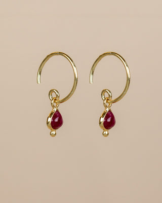 Muja Juma Oorhangers Psyllid ruby 4x4mm heart