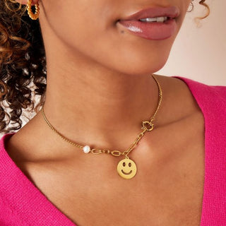 Yehwang  Ketting Smiley Parel Goud