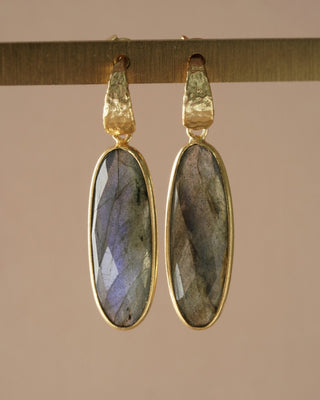 Muja Juma Oorhangers Disa Elongated Oval Labradorite