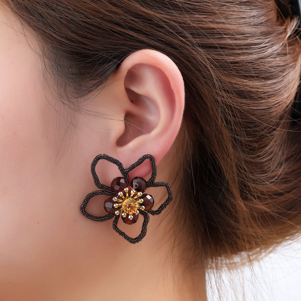 Go Dutch Label Oorknoppen Velvet Flower Stud - Goudkleurig