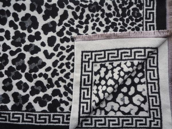 Bijoutheek Scarf (Fashion) Leopard meander pattern (190cm x 65cm)