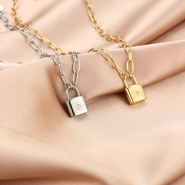 Michelle Bijoux Key chain with stone